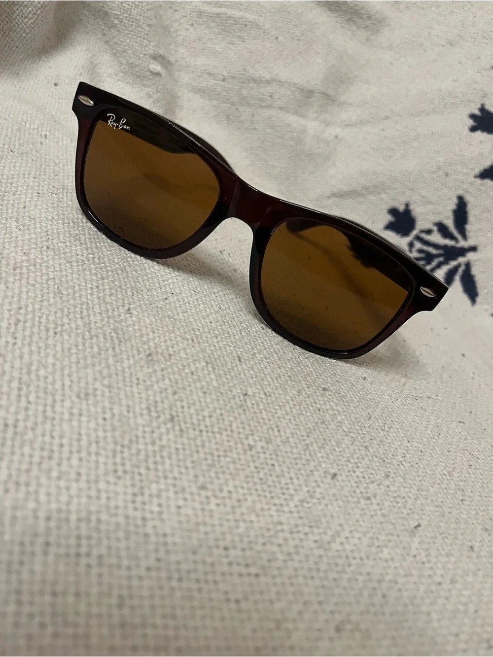 Ray-Ban Men’s New Wayfarer (RB2132) Sunglasses